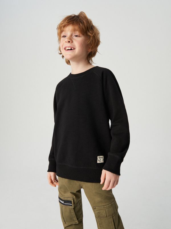 Sweatshirt with raglan sleeve - black - XF127-99X - RESERVED