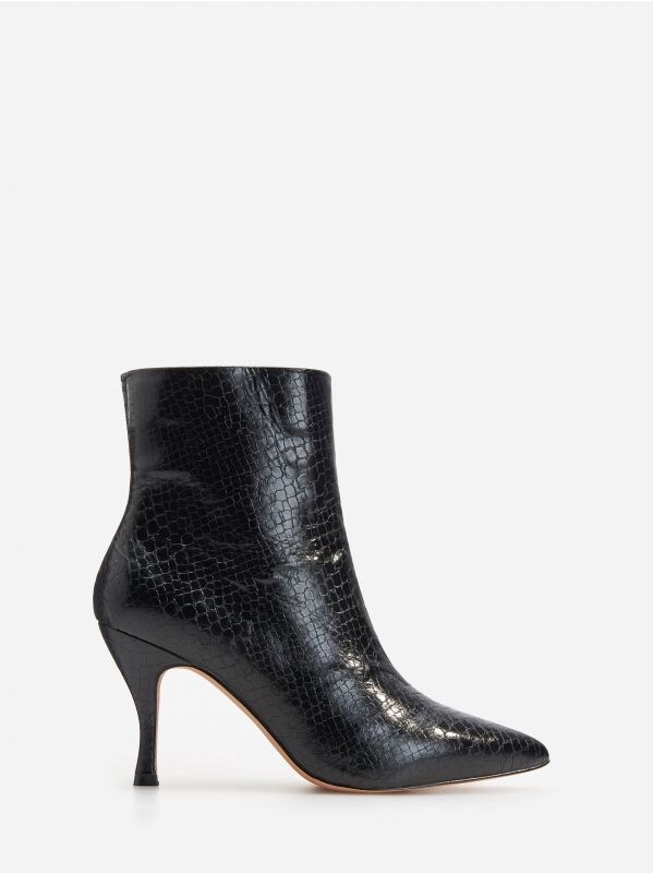 Ladies` ankle boots - black - XG301-99X - RESERVED