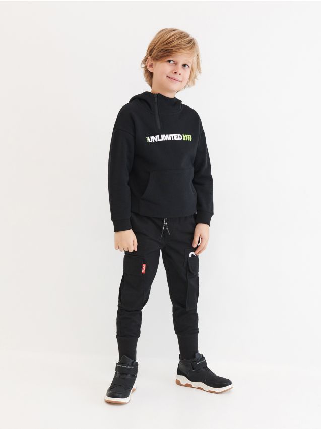 Kalhoty joggers s cargo kapsami - černý - 3451D-99X - RESERVED