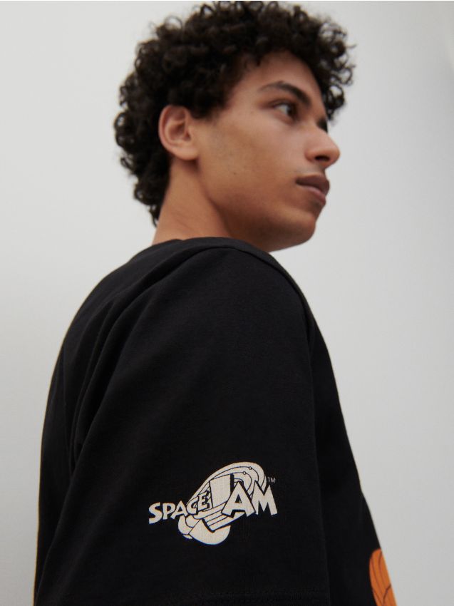 T-shirt z motywem Kosmiczny mecz - czarny - 5058C-99X - RESERVED