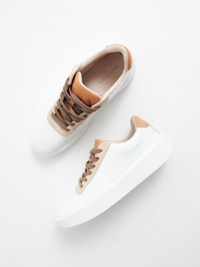 Skórzane sneakersy - biały - UW989-00X - RESERVED