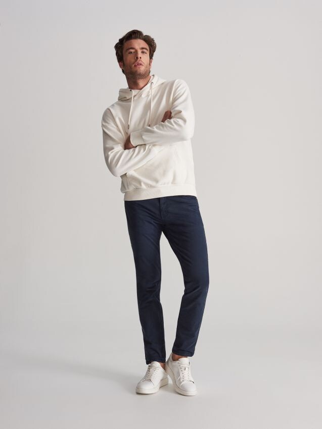Bawełniane spodnie slim fit - granatowy - WK380-59X - RESERVED