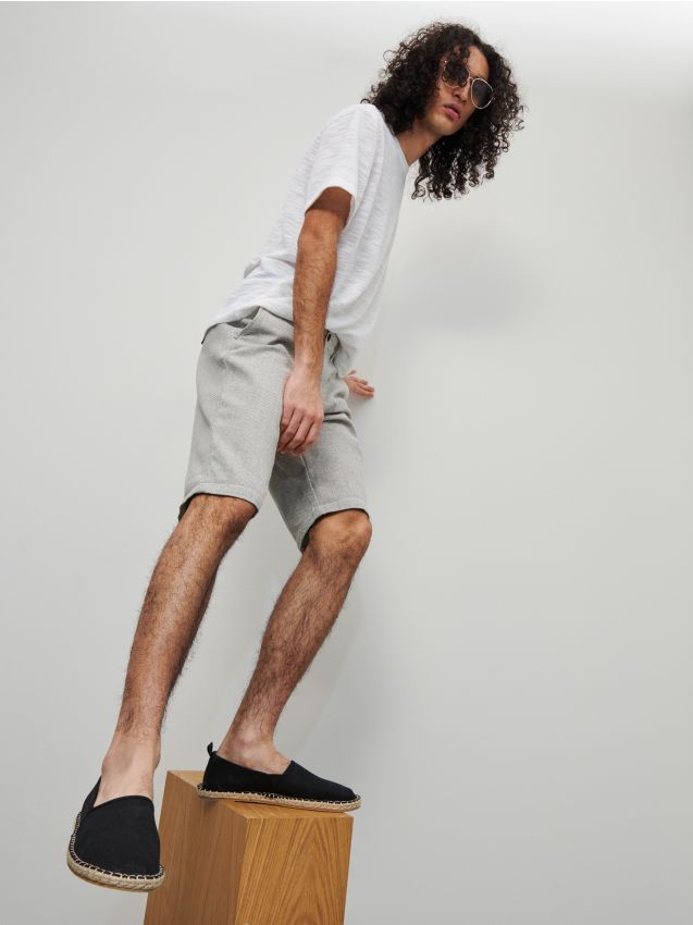 Bermudy ze strukturalnej tkaniny - cream - XL895-01M - RESERVED
