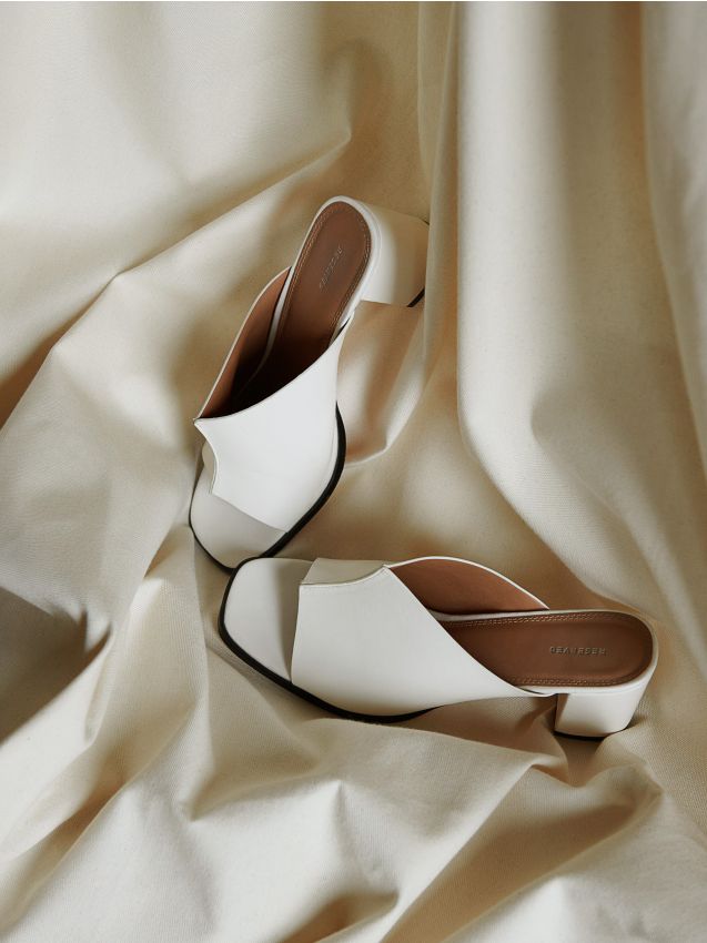 Heeled thongs - white - YG540-00X - RESERVED