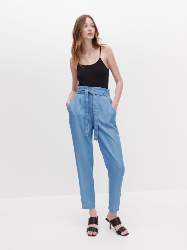 Spodnie jeansowe z Tencelu™ - niebieski - ZH936-50J - RESERVED