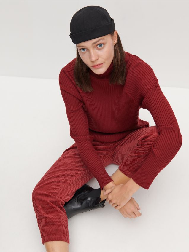 Rollkragenpullover aus geripptem LENZING™ ECOVERO™ Jersey mit hohem Viskoseanteil - beige - 0FB27-BBB - RESERVED