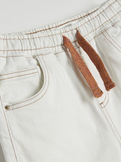Jeansshorts med fickor